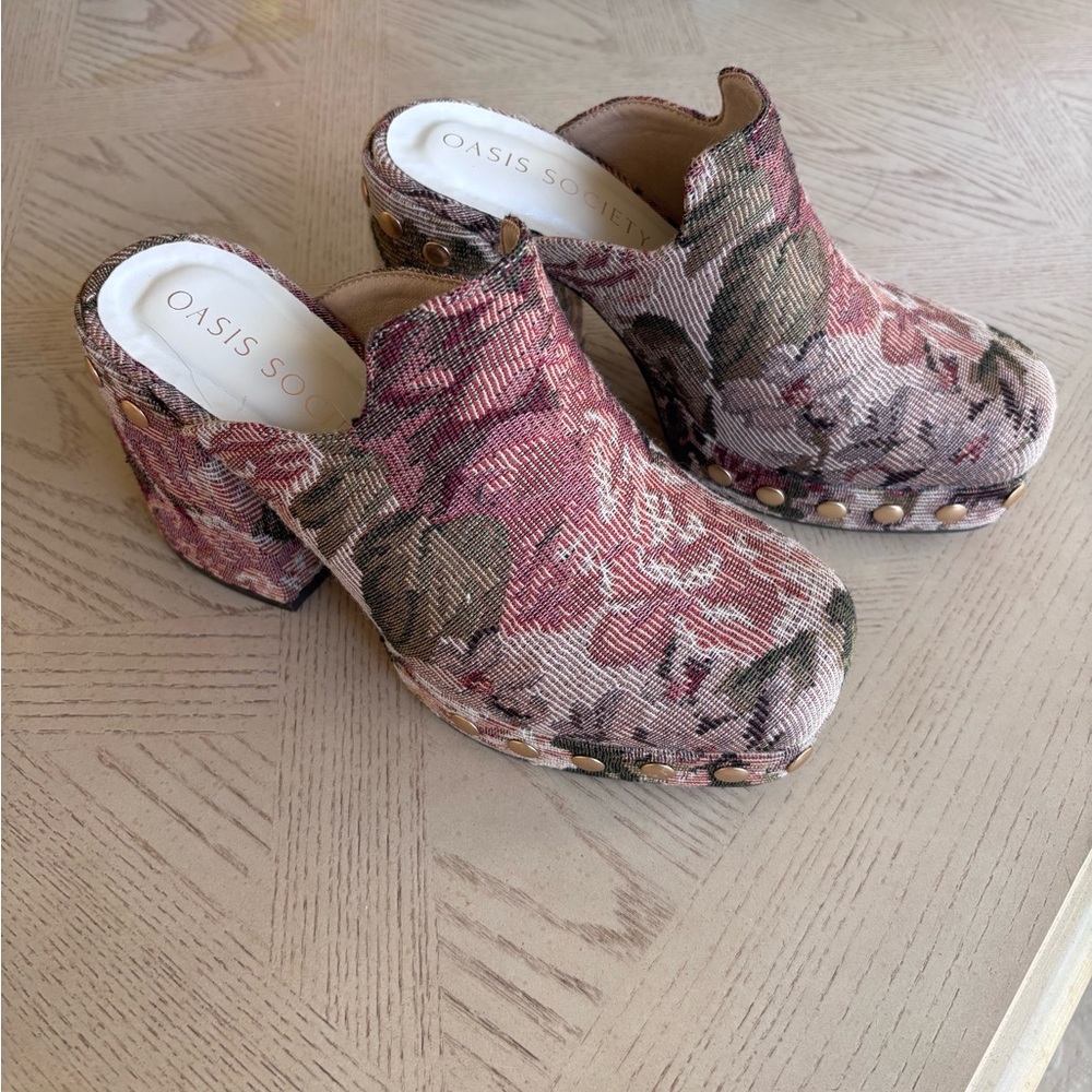 Oasis Society Women's shoes